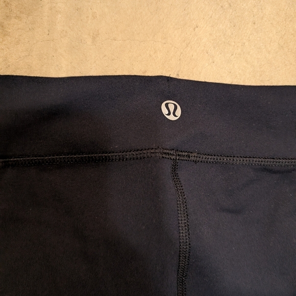 Lululemon Heat It Up Crop 15" Shorts Women's 6 Navy Yellow Workout Athleisure - Picture 4 of 4